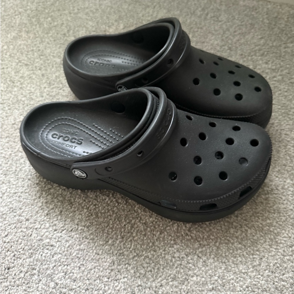CROCS Black Clogs - Black